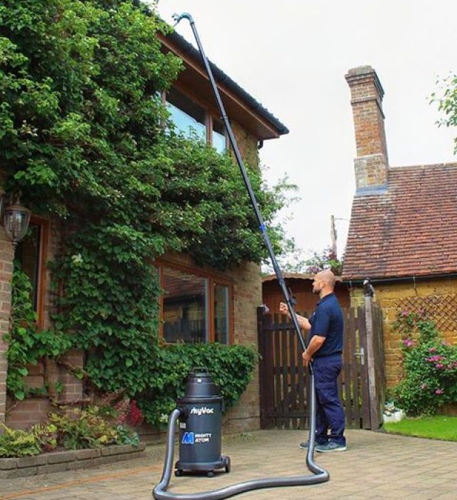 gutter-cleaning-11-kireth-ai