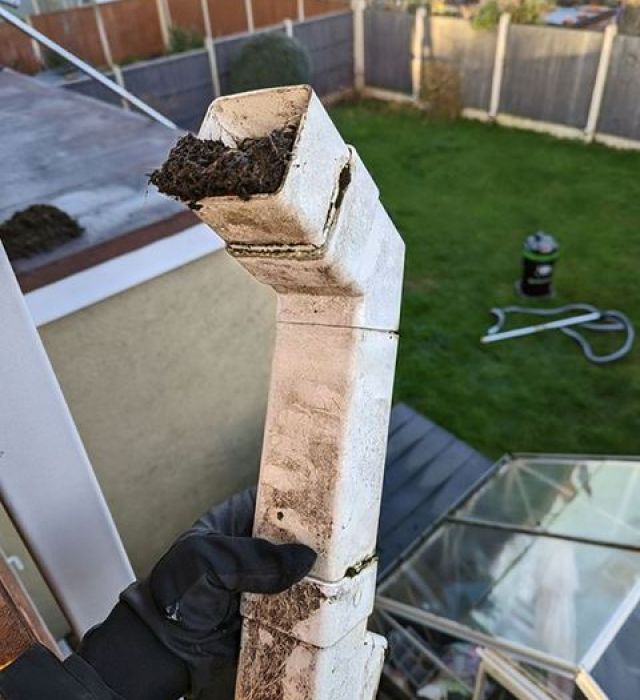 gutter-cleaning-3-kireth-ai