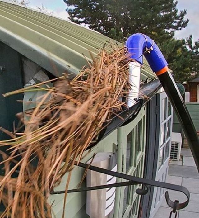 gutter-cleaning-8-kireth-ai