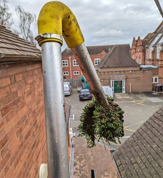 gutter-cleaning-6-kireth-ai